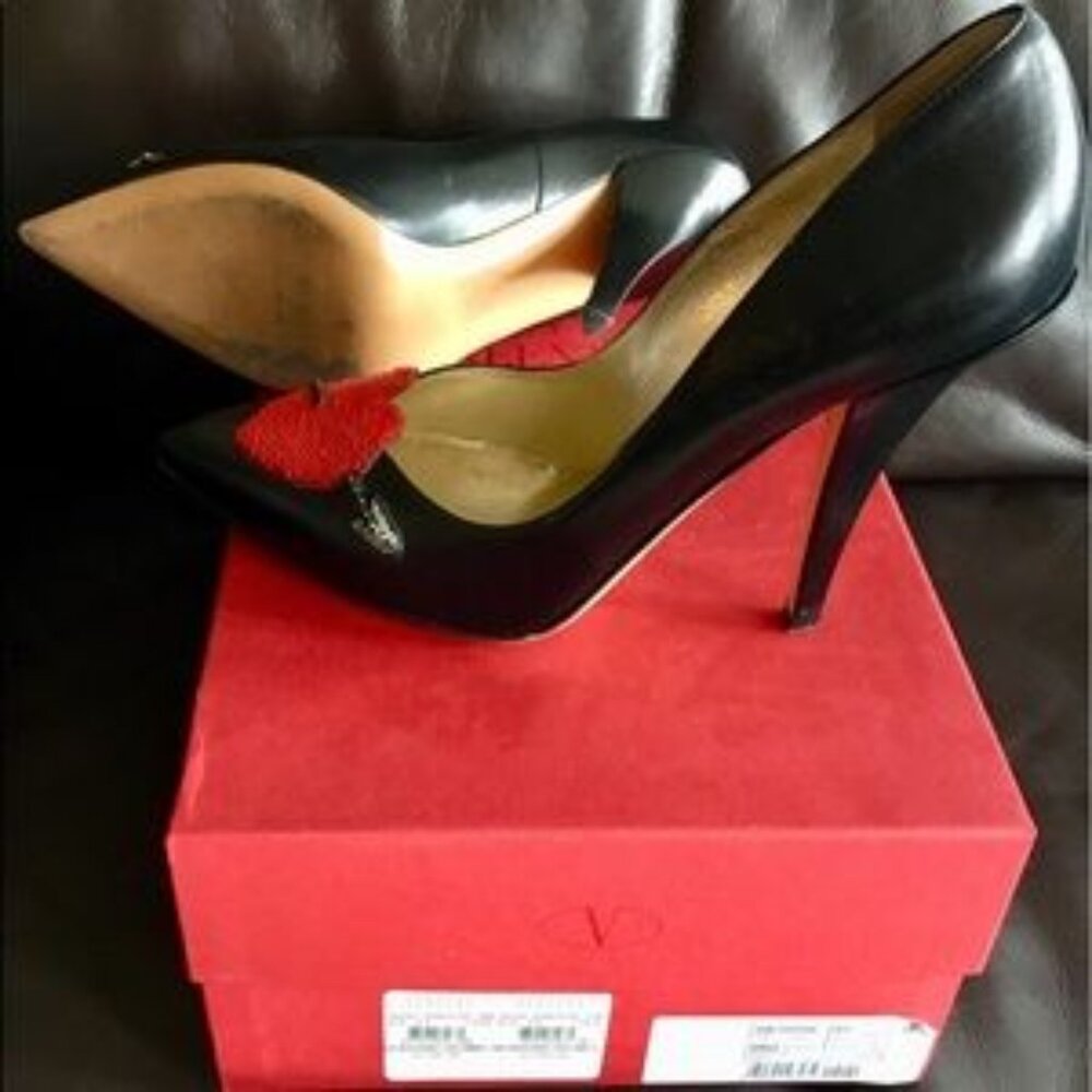 ♥️ VALENTINO Heart Vamp Pumps 105MM Heels EUC